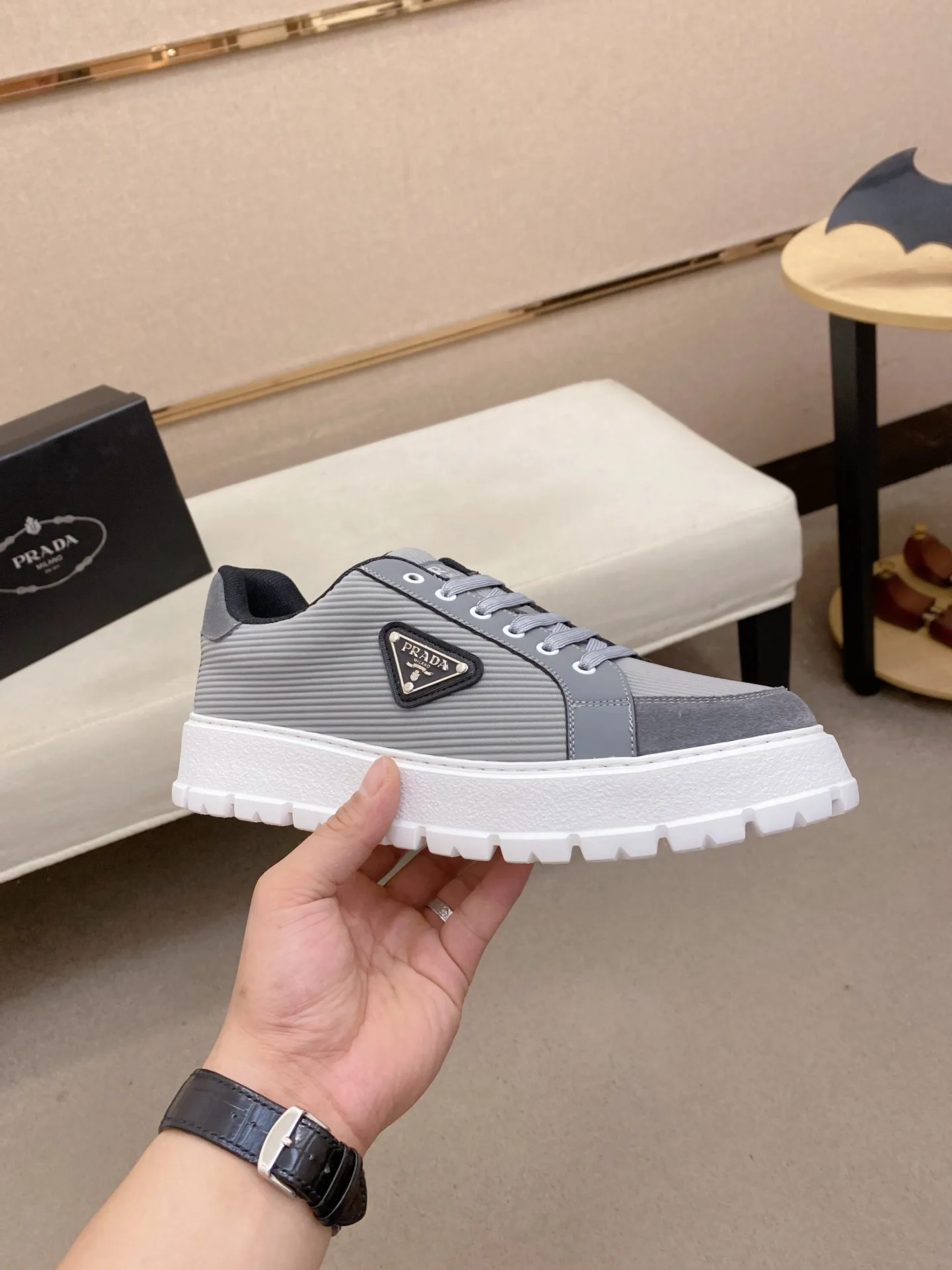Men's men's shoes💰: 440💰[Prada～Prada] Trendy new styles are on the market. Same style as the official website. Counter quality. Original version. [Strong] [Strong] Imported selected first-layer cowhide. Comfortable and breathable sheepskin lining, fine workmanship, upper layer made of 100% pure cowhide, original last shape, comfortable on the feet, shoe sizes 38 to 44